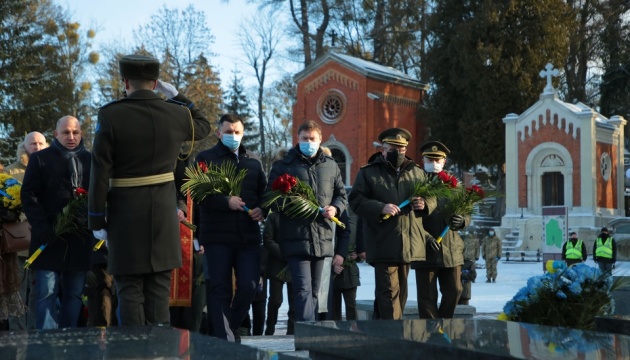 У Львові вшанували пам'ять героїв Крут У Львові вшанували пам'ять героїв Крут