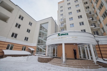 Зеленський оглянув новозбудований гуртожиток КНТЕУ