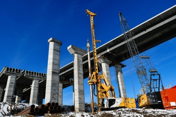 У Запоріжжі збирають секції 660-метрового вантового мосту