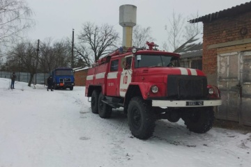На Буковині витягнули із заметів вантажівку з кисневими балонами для ШВЛ