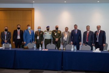 Уруський на IDEX-2021 зустрівся з представниками ОАЕ, Йорданії та Бразилії