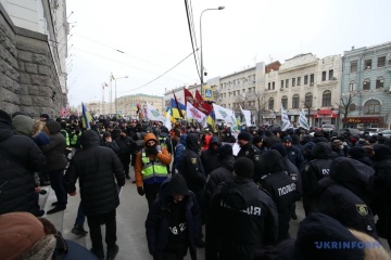 У Харкові депутата ОПЗЖ та її прихильників погнали з площі активісти