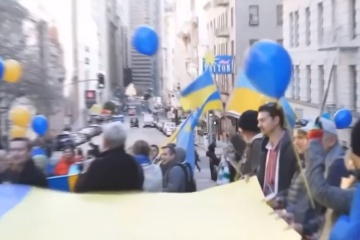 Які волонтерські організації досі допомагають Україні зі США