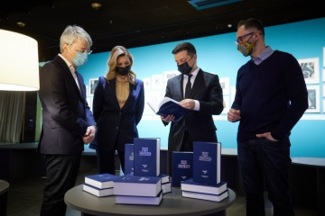 Володимир і Олена Зеленські відвідали виставку «Леся Українка: 150 імен»