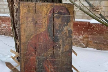 У стінах згорілої лікарні на Чернігівщині знайшли стародавні ікони