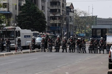 Протести у М'янмі: проти демонстрантів застосували гумові кулі та світлошумові гранати