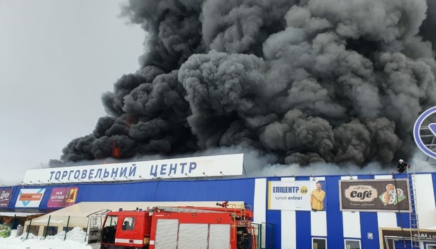 Incendie détruit un hypermarché Epicentre à Pervomaysk