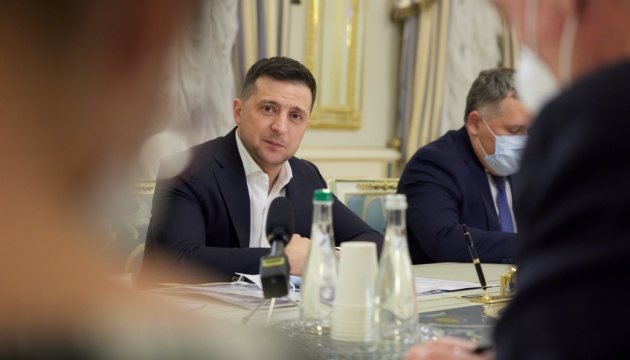 Präsident Selenskyj bei Treffen mit Chefs der TV-Sender: Keine Gefahr für Pressefreiheit und Medienbusiness