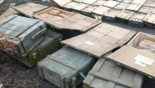 Півтори тисячі гранат, 61 пістолет та 124 ящики патронів: у Маріуполі виявили схрон Півтори тисячі гранат, 61 пістолет та 124 ящики патронів: у Маріуполі виявили схрон