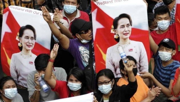 Экс-лидеру Мьянмы выдвинули пять новых обвинений