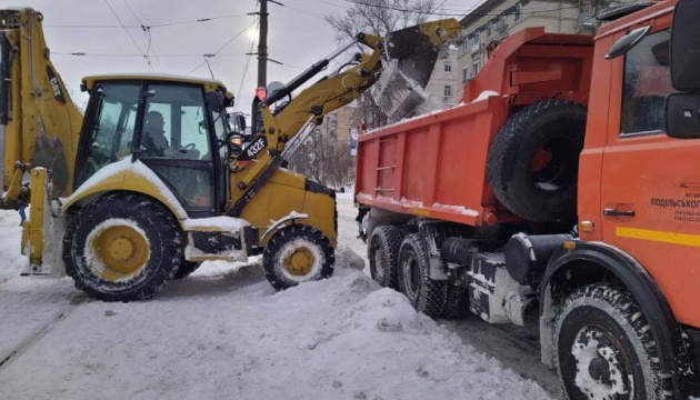 За добу із Києва вивезли майже 4,6 тисячі тонн снігу