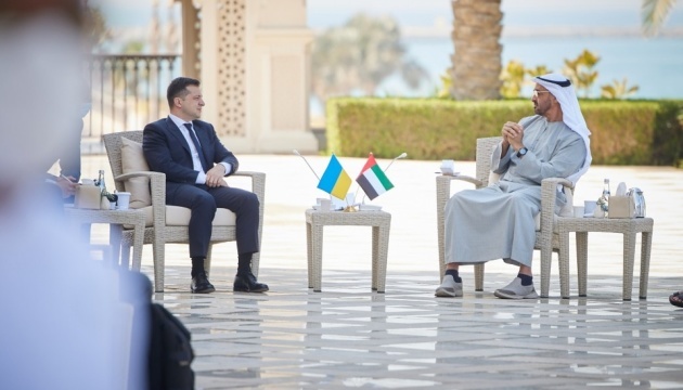 Zelensky y el Príncipe Heredero de Abu Dabi discuten el aumento del comercio 