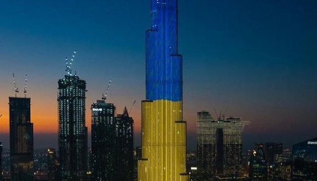 Найвищу будівлю у світі підсвітили кольорами українського прапора