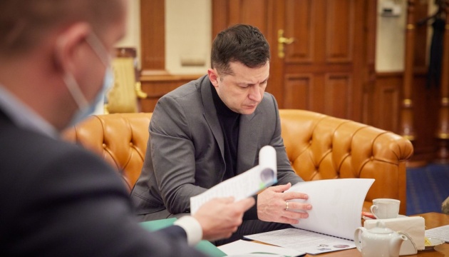 Selenskyj setzt in Kraft Sanktionen gegen 23 Russen und fünf Ukrainer