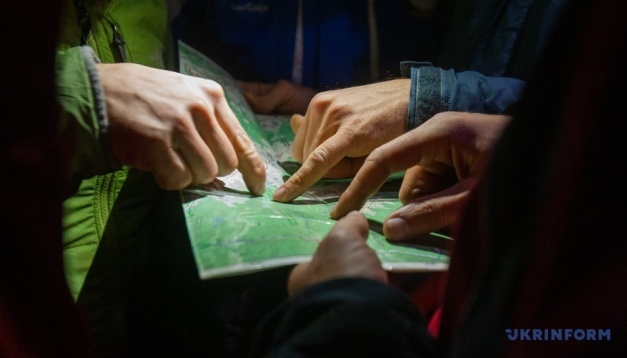 Bergretter suchen verirrten Touristen in Transkarpatien