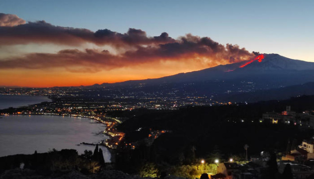 На Сицилії почалось виверження вулкану Етна