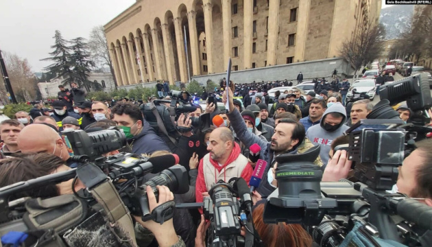 Біля парламенту Грузії затримали десятки протестувальників