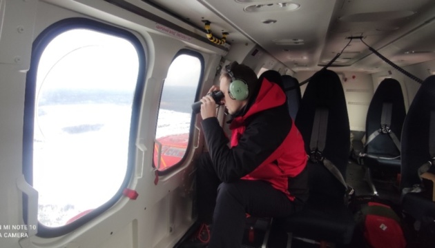 Рятувальники на вертольоті шукають заблукалого у Карпатах тиждень тому лижника