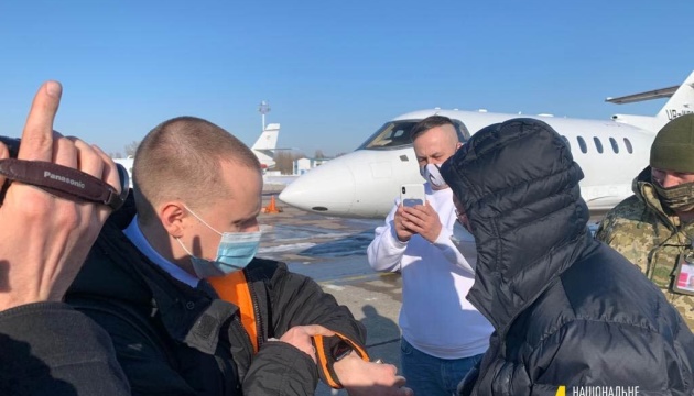 У «Борисполі» посадили літак з топ-фігурантом справи ПриватБанку, підозру вже погодили