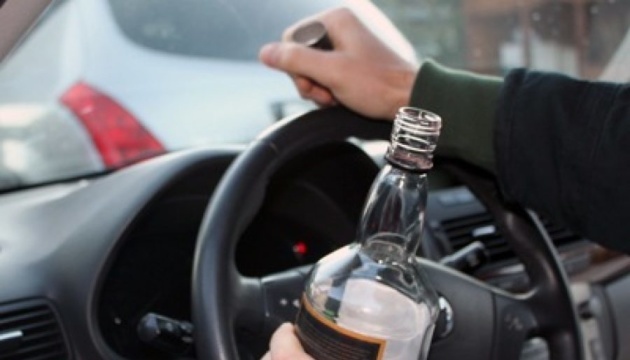 Авто у п’яних водіїв пропонують забирати для армії