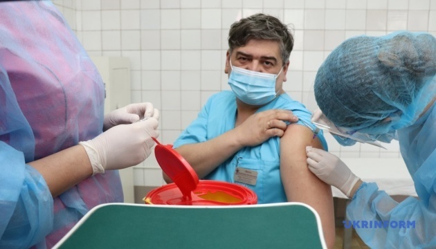 ウクライナでコロナワクチン接種開始　初日１５９人