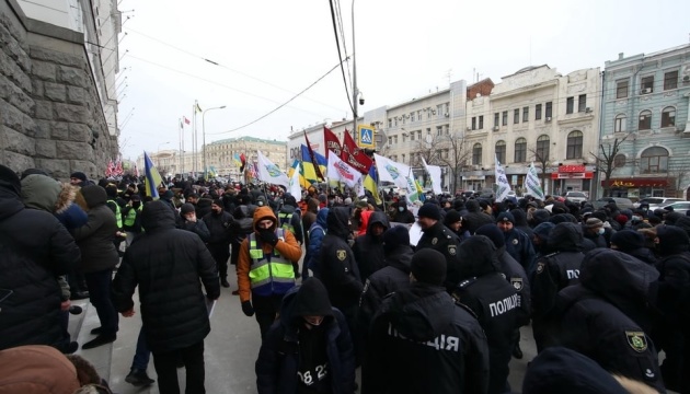 У Харкові депутата ОПЗЖ та її прихильників погнали з площі активісти