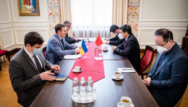 Yenin, Chinese ambassador discuss increase in bilateral trade