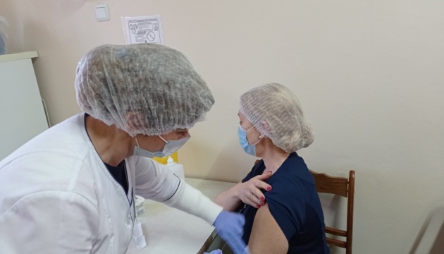 Першою COVID-вакцину у Миколаєві отримала завідувачка реанімації
