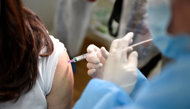 PM: Ukraine can vaccinate 80,000 citizens every day 