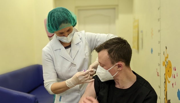 Вакцинація на Харківщині: щеплення зробили 20 медикам