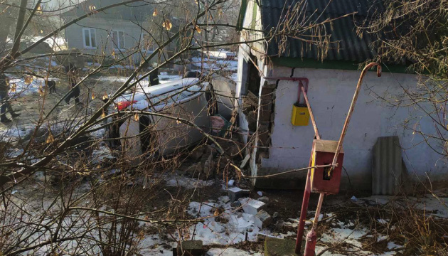 На Дніпропетровщині авто в’їхало в будівлю: серед постраждалих двоє дітей