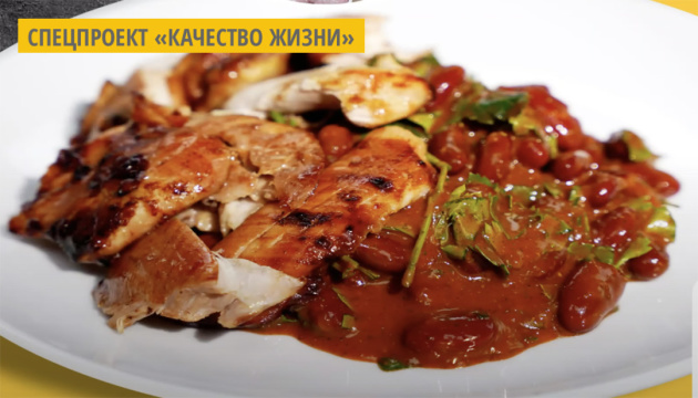 Куриные бедра барбекю с фасолью от бренд-шефа МХП Алекса Юсупова Куриные бедра барбекю с фасолью от бренд-шефа МХП Алекса Юсупова