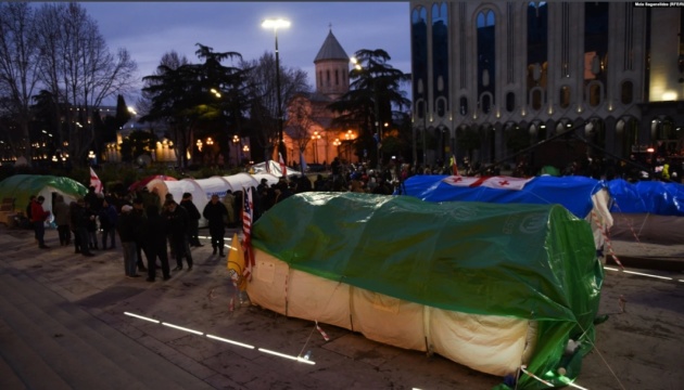 Опозиція в Грузії заявила про початок «безстрокових протестів» Опозиція в Грузії заявила про початок «безстрокових протестів»