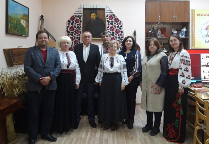 Фото: посольство України в Киргизькій Республіці Фото: посольство України в Киргизькій Республіці