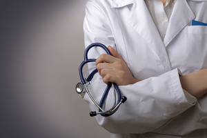 Минздрав: Более 3,5 тысячи внутренне перемещенных медиков трудоустроились в медучреждения