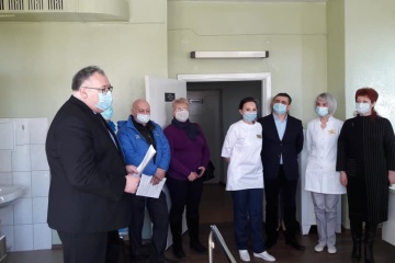 Венгрия передала Запорожской области пять аппаратов ИВЛ