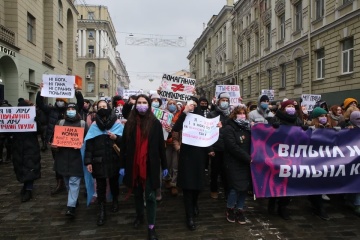 В Харькове состоялся «Марш женской солидарности» в поддержку медиков и волонтерок