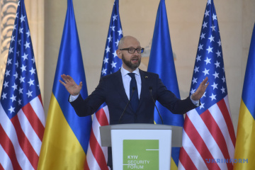 Яценюк: Украинской армии нужно летальное оружие, чтобы остановить Путина и защитить Европу
