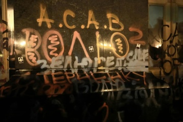 На Банковій ще не прибирали після акції протесту — чекають слідчих