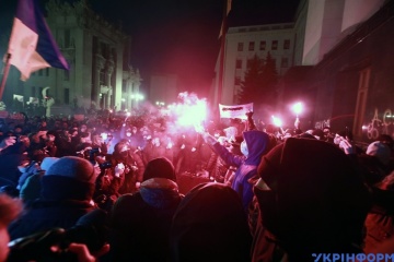 Поліція заявляє, що серед 1,5 тисячі учасників акції на Банковій були й неповнолітні