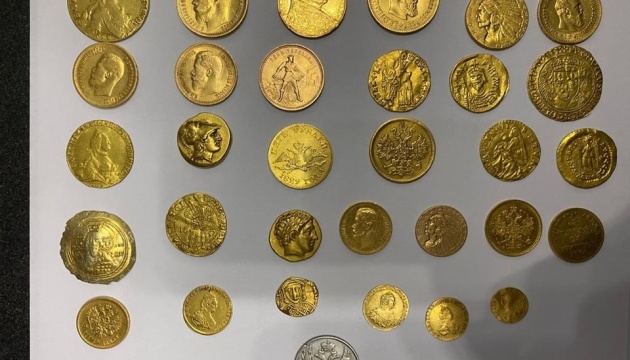 Антична зброя і монети часів Київської Русі: СБУ зупинила контрабанду майже на $1 мільйон