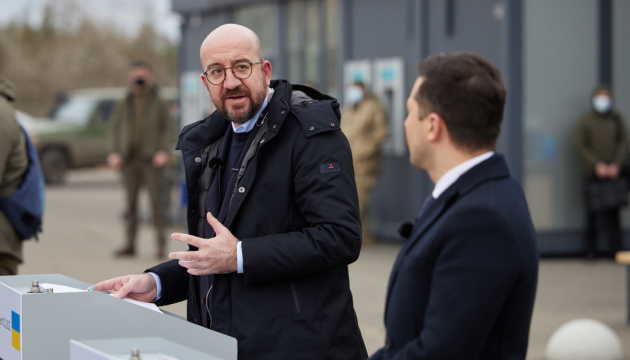 Charles Michel et Volodymyr Zelensky tiennent une conférence de presse conjointe dans le Donbass