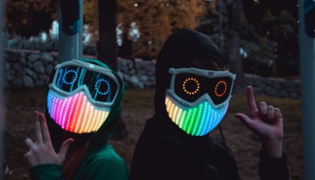 Одеський школяр винайшов інтерактивну маску, яка «відчуває емоції»