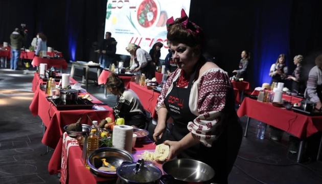 На фестивалі українського борщу встановили кулінарний рекорд