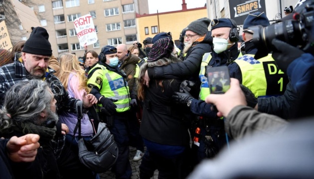 У Швеції вперше розігнали «карантинний» протест
