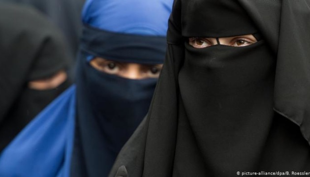Швейцарія проголосувала за заборону приховувати обличчя у громадських місцях