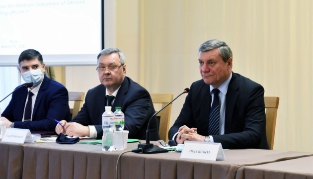 Urusky mantiene una reunión con agregados militares de Estados extranjeros