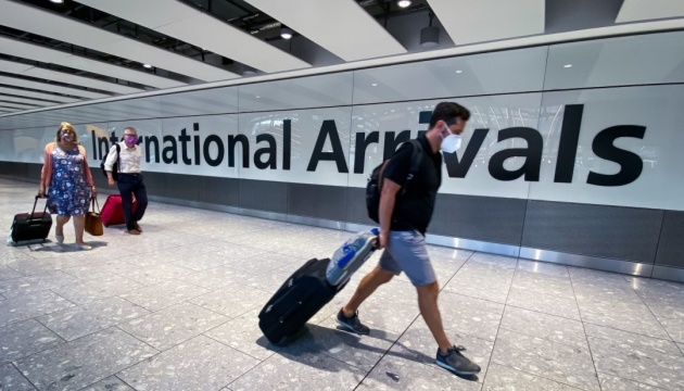 Британцям «дали добро» на літні відпустки за кордоном – міністр