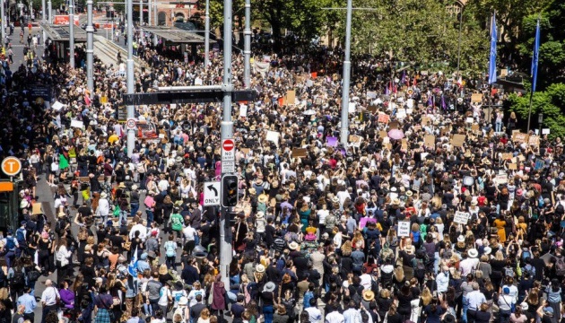 В Австралії на протести проти сексуального насильства вийшли десятки тисяч людей
