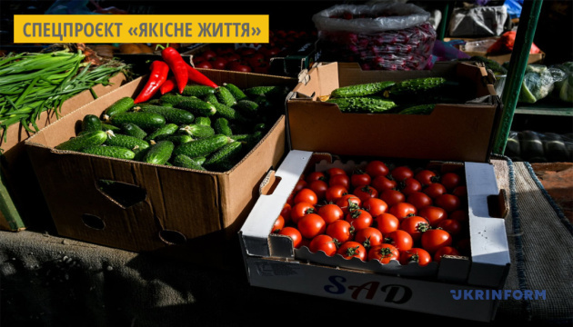 На запорізьких ринках почали торгувати сезонними овочами, вирощеними в Україні